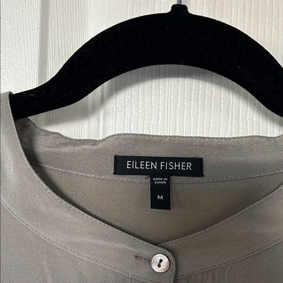 Women’s Silk Button-Up Shirt - Picture 5 of 5